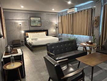 premier hostel chiang mai
