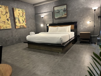 premier hostel chiang mai