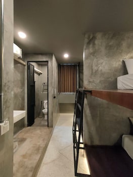 premier hostel chiang mai