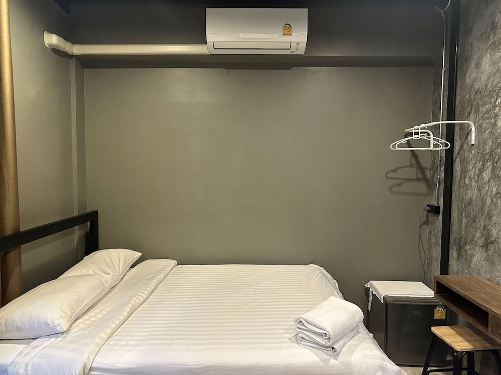 premier hostel chiang mai