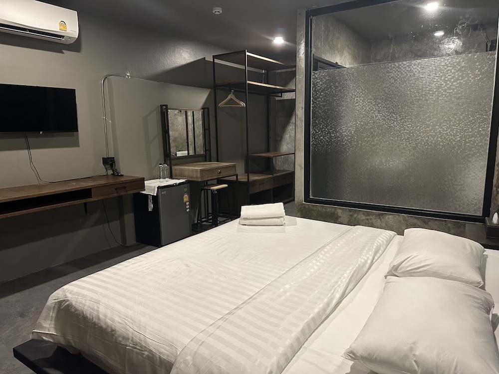 premier hostel chiang mai