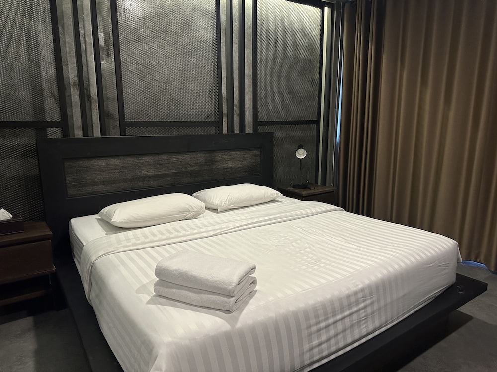 premier hostel chiang mai