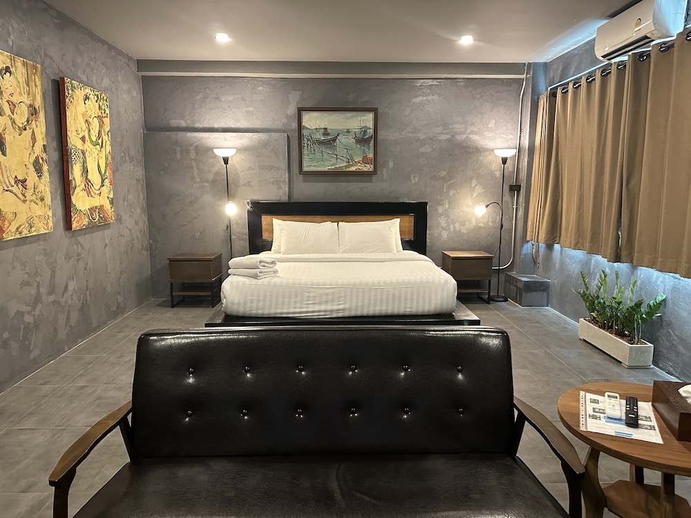 premier hostel chiang mai