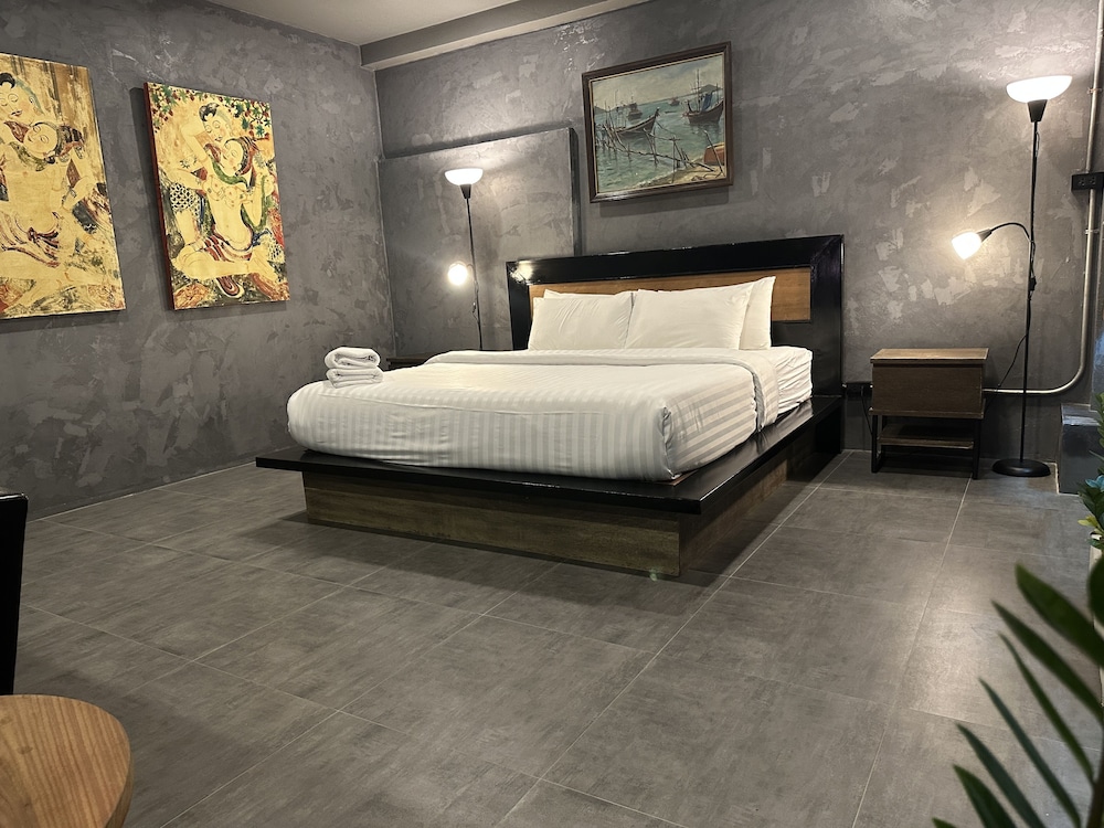 premier hostel chiang mai