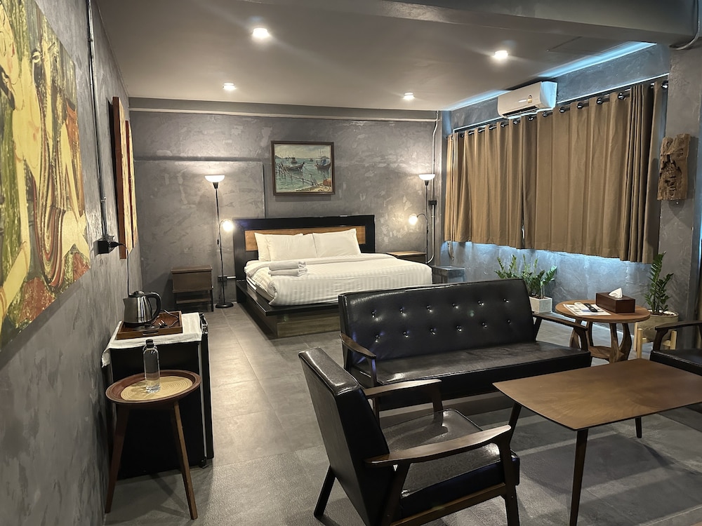 premier hostel chiang mai