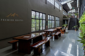 premier hostel chiang mai