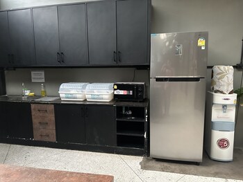 premier hostel chiang mai