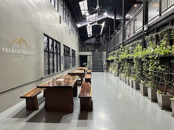 premier hostel chiang mai