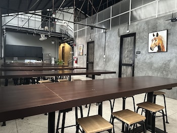 premier hostel chiang mai