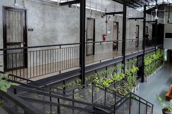 premier hostel chiang mai