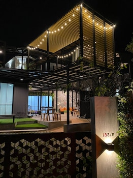 capital o 75422 million pillows