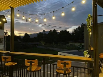 capital o 75422 million pillows