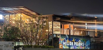 capital o 75422 million pillows