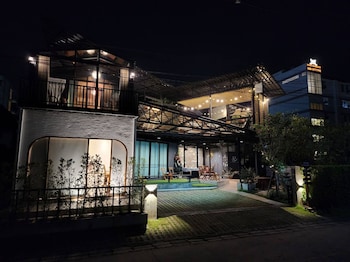 capital o 75422 million pillows