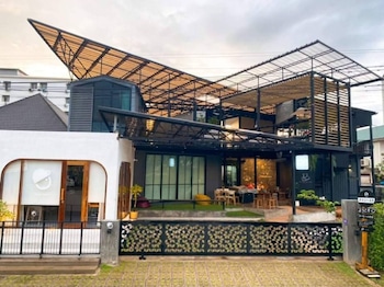 capital o 75422 million pillows