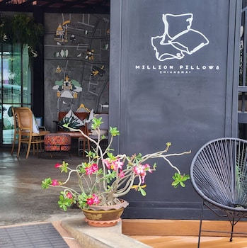 capital o 75422 million pillows