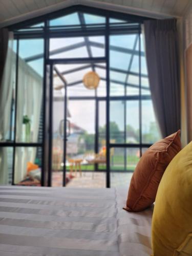 capital o 75422 million pillows