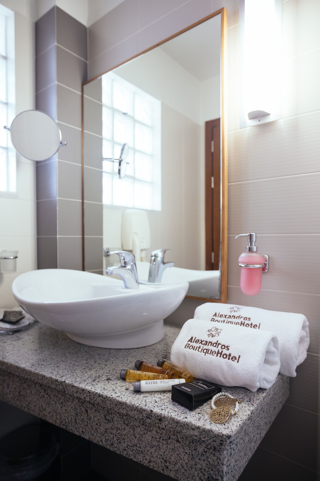 alexandros boutique hotel