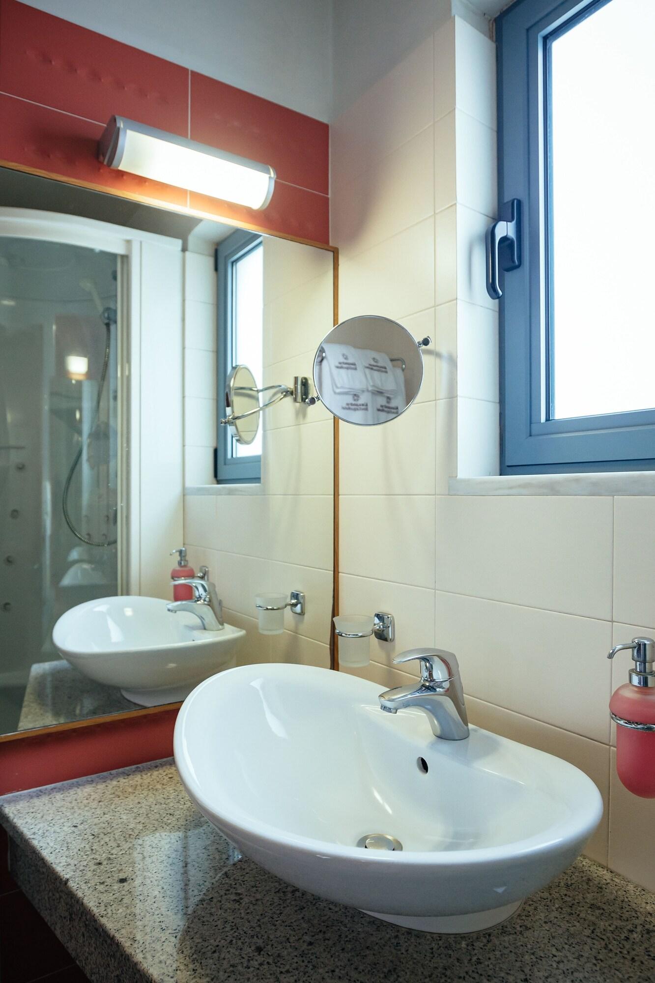 alexandros boutique hotel