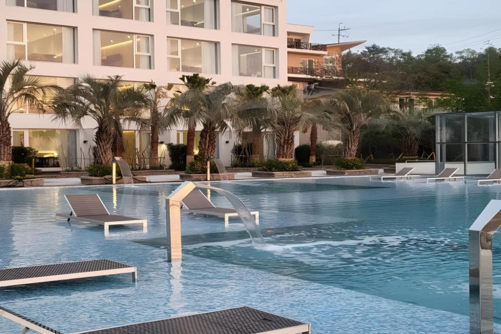 calacatta hotel and resort