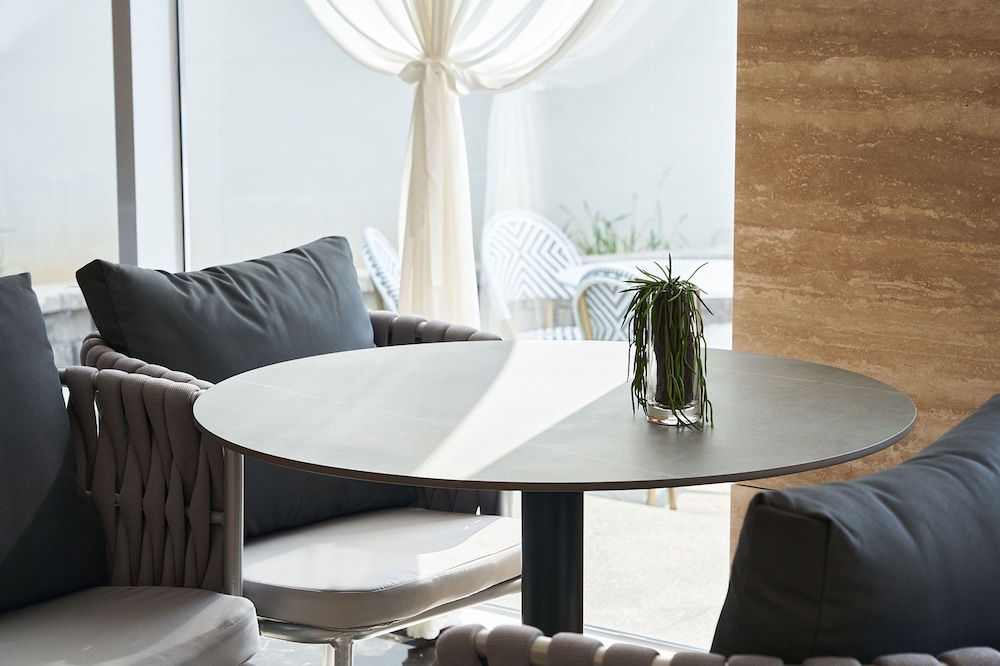 calacatta hotel and resort