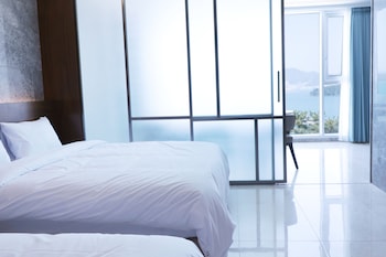 calacatta hotel and resort