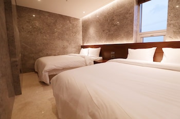 calacatta hotel and resort