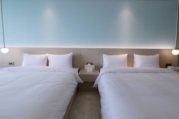 calacatta hotel and resort