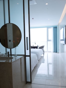 calacatta hotel and resort