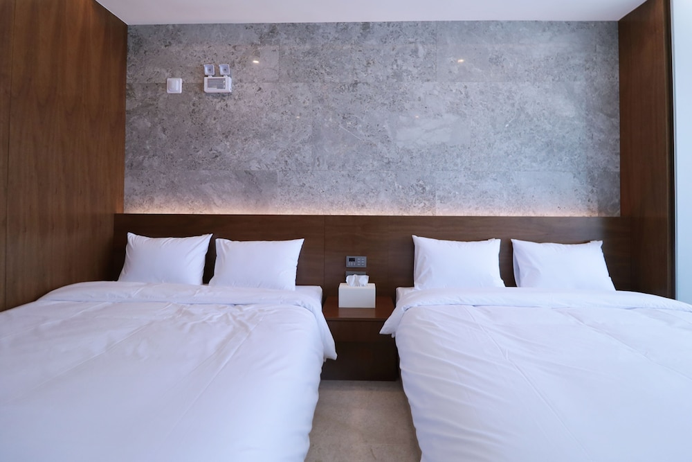 calacatta hotel and resort