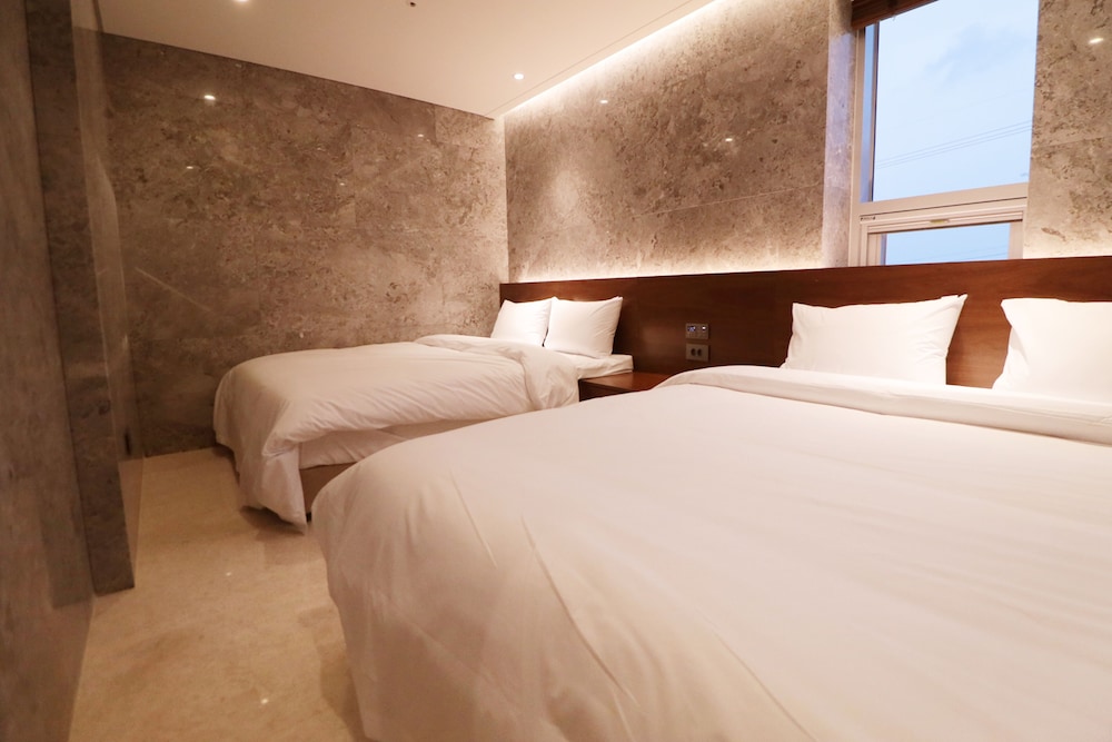 calacatta hotel and resort