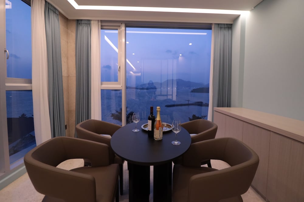 calacatta hotel and resort