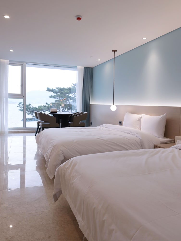 calacatta hotel and resort