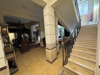 osiris pyramids view inn