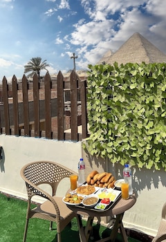osiris pyramids view inn
