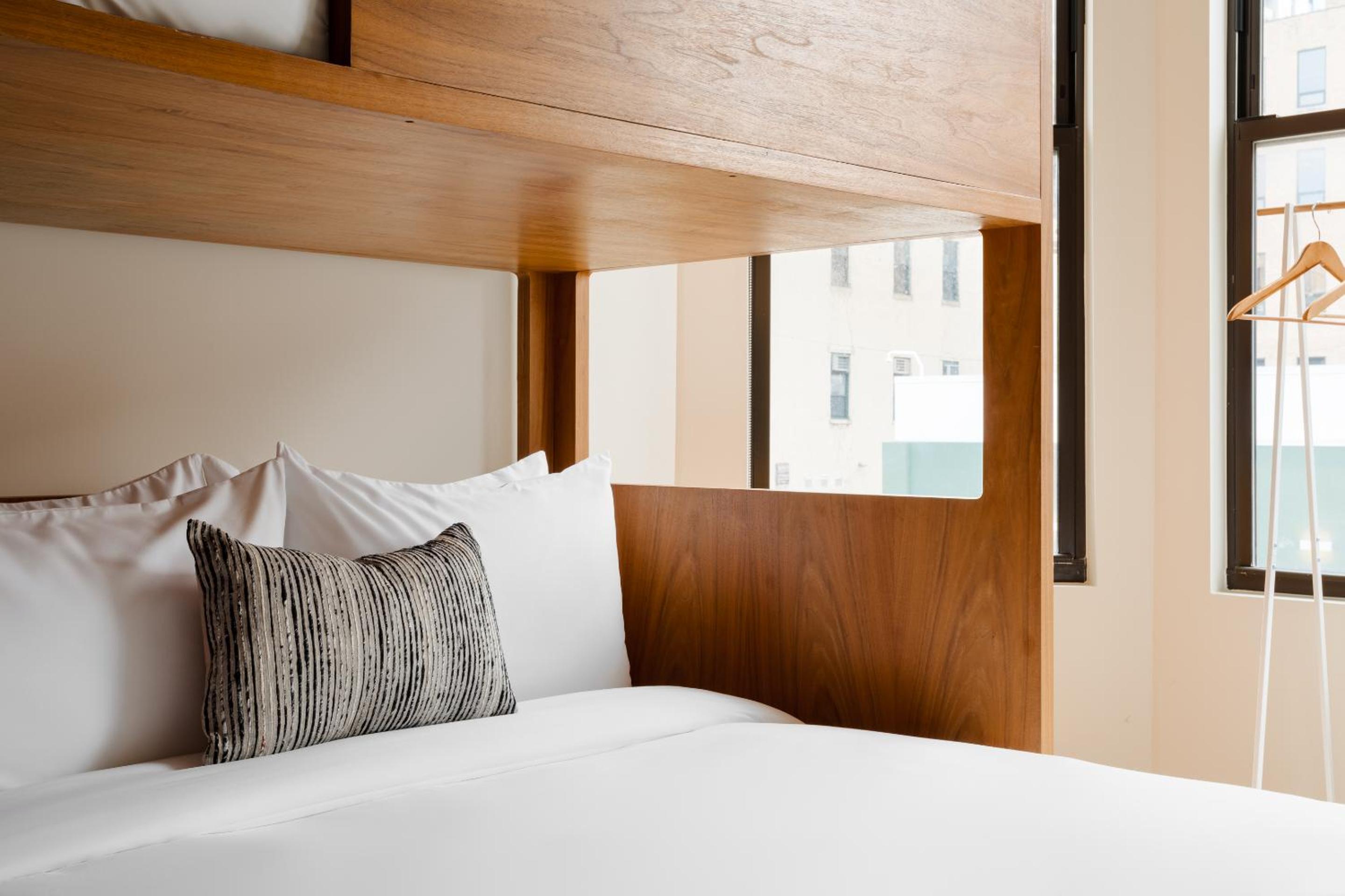 found hotel chicago river north