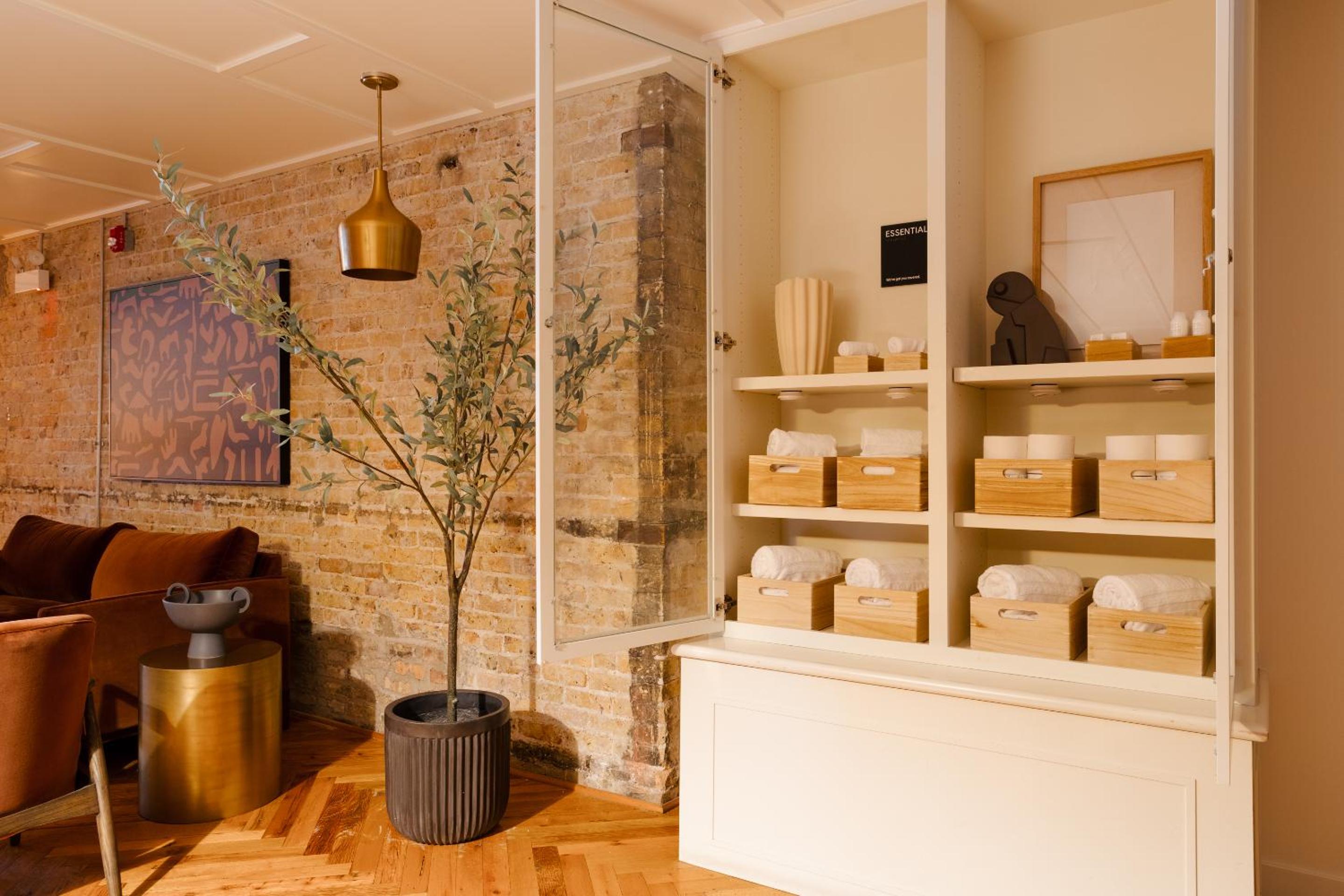 found hotel chicago river north