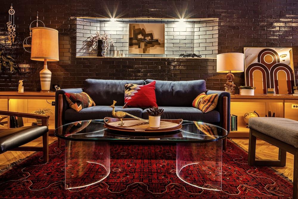 found hotel chicago river north