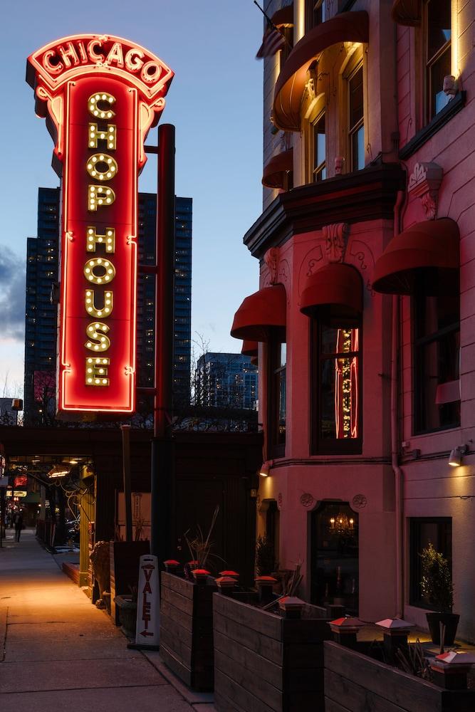 found hotel chicago river north