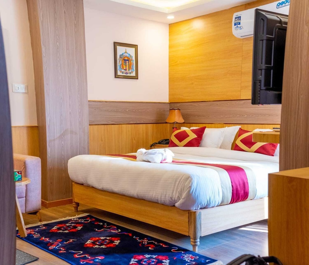 hotel yakroo manang