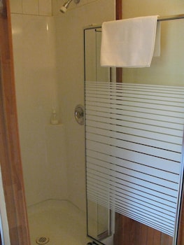 sasquatch crossing eco lodge bandb