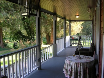 sasquatch crossing eco lodge bandb