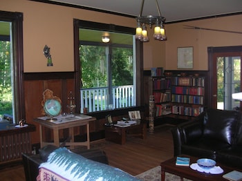 sasquatch crossing eco lodge bandb