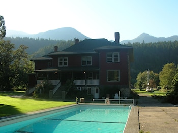 sasquatch crossing eco lodge bandb