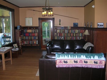 sasquatch crossing eco lodge bandb