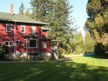 sasquatch crossing eco lodge bandb