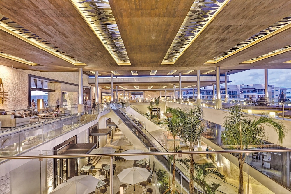 royalton riviera cancun an autograph collection all inclusive resort and casino