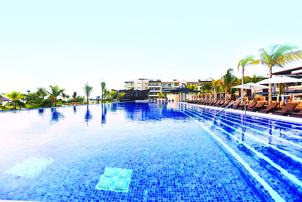 royalton riviera cancun an autograph collection all inclusive resort and casino