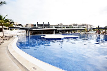 royalton riviera cancun an autograph collection all inclusive resort and casino
