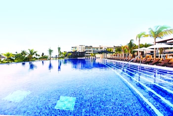royalton riviera cancun an autograph collection all inclusive resort and casino
